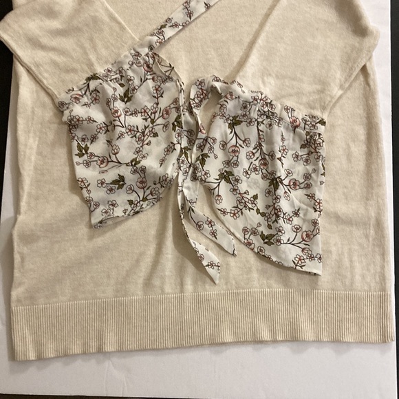 Loft blouse Size LP cream color with flared floral cuff sleeves 100% cotton - Picture 10 of 12